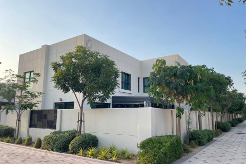 Vila u gradu Sharjah, UAE 3 spavaće sobe, 214 m2 Br. 689831 - Slika 2
