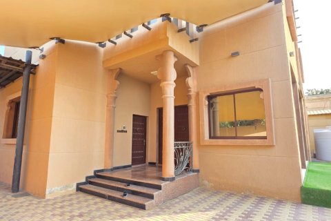 Vila v Khuzam, Ras Al Khaimah, SAE 4 ložnice, 465 m² Č.: 734809 - fotografie 2