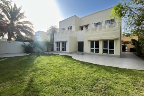 ویلا در Meadows، Dubai ، امارات متحده عربی 5 خوابه ، 576.93 متر مربع.  شماره 748812