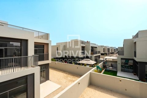 Vila di Dubai South (Dubai World Central), Dubai, UEA 4 kamar tidur, 330.73 m2 nomor 765110 - foto 22