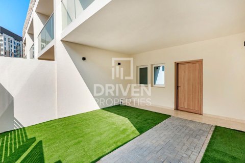 Villa in Rukan, Dubai, UAE 2 bedrooms, 101.36 sq.m. № 765670