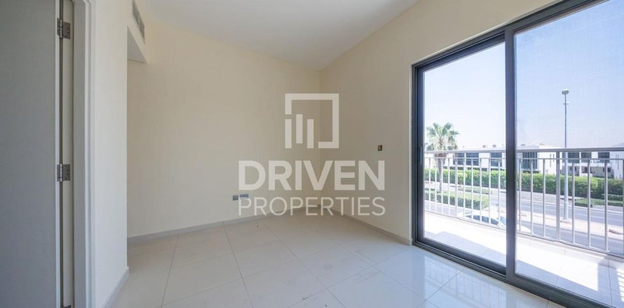 Kaupunkipientalo Dubai, Arabiemiraatit 3 makuuhuonetta, 166.2 m2 № 765252