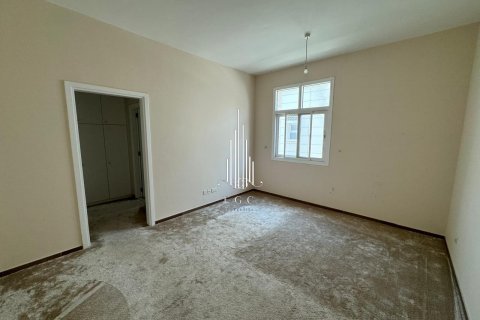 Üürile anda villa asukohaga Khalifa City, Abu Dhabi, AÜE: 4 magamistoaga, 679.6 m² Nr 517682 - pilt 2