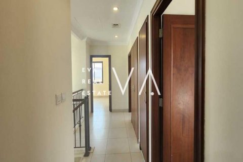 Vila u Dubai, UAE 5 spavaćih soba, 638.5 m2 Br. 637721 - fotografija 18