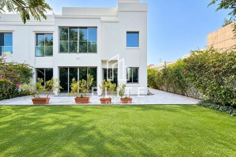 Rijtjeshuis te huur in Umm Suqeim, Dubai, VAE 3 slaapkamers, 288 vr.m., nr 764635 - foto 2