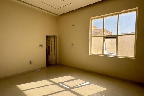 Vilë në Ras Al Khaimah, Emiratet e Bashkuara Arabe 5 dhoma gjumi, 595 m2. № 735130 - Foto 9