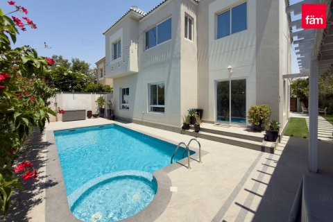 Villa asukohaga Dubai, AÜE: 5 magamistoaga, 567.1 m² Nr 721155