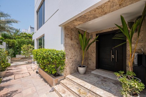Villa zur Miete in Umm Suqeim, Dubai, VAE 4 Schlafzimmer, 1049.06 m2 Nr. 764374 - Foto 2