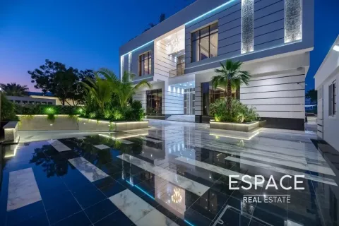 Villa in Emirates Hills, Dubai, UAE 6 bedrooms, 2973 sq.m. № 649832