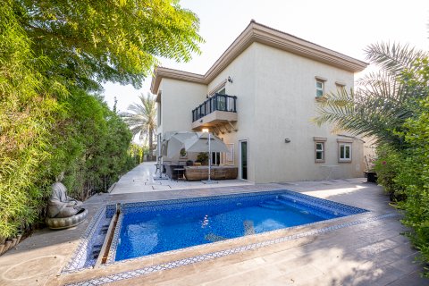 Villa asukohaga Jumeirah Islands, Dubai, AÜE: 4 magamistoaga, 818.68 m² Nr 749402