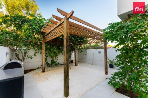Townhouse in Dubai, UAE 3 bedrooms, 168.9 sq.m. № 769091
