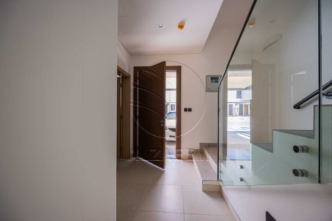 Townhouse sa Abu Dhabi, UAE 3 silid-tulugan, 211 sq.m. № 725786 - larawan 2