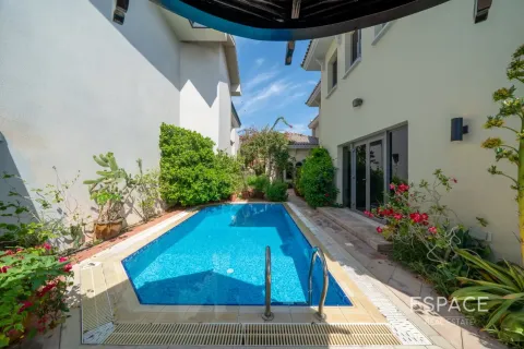 Vila v Palm Jumeirah, Dubai, SAE 4 spálne, 465 m2 č. 738474 - Fotografia 19