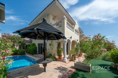 Villa i Palm Jumeirah, Dubai, UAE 4 soveværelser, 465 kvm № 738474