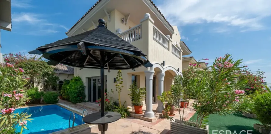 Vila v Palm Jumeirah, Dubai, SAE 4 spálne, 465 m2 č. 738474