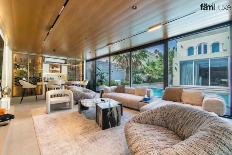 Villa Dubaijā, AAE 4 istabas, 668.2 m2 Nr. 757789 - attēls 2