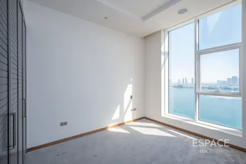 Huoneisto Palm Jumeirah, Dubai, Arabiemiraatit 3 makuuhuonetta, 222 m2 № 738325 - kuva 2