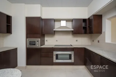Huoneisto Palm Jumeirah, Dubai, Arabiemiraatit 3 makuuhuonetta, 222 m2 № 738325 - kuva 6