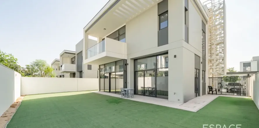 Villa sa Al Furjan, Dubai, UAE 4 silid-tulugan, 331 sq.m. № 738322