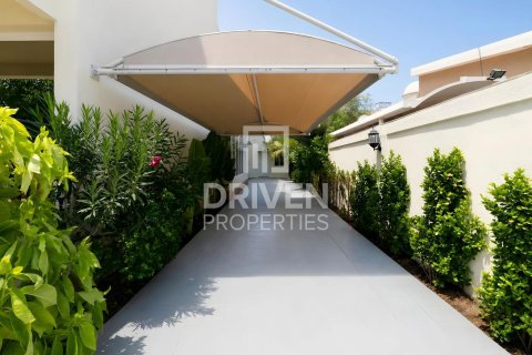 Vilă de închiriat în Jumeirah, Dubai, EAU 4 dormitoare, 743.13 mp. №768483 - poză 2