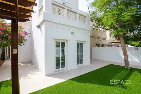 The Lakes, Dubai, संयुक्त अरब अमीरात में विला, 4 बेडरूम, 254 वर्ग मीटर, संख्या 738195 - फ़ोटो 2