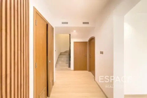 Villa para arrendamento em The Lakes, Dubai, EAU 3 quartos, 223 m2 № 738194 - foto 3