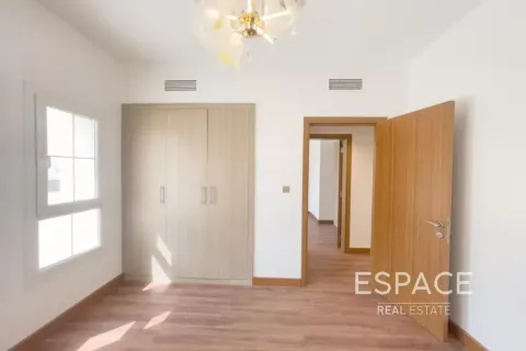 Villa para arrendamento em The Lakes, Dubai, EAU 3 quartos, 223 m2 № 738194 - foto 9