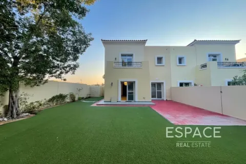 Villa asukohaga The Lakes, Dubai, AÜE: 3 magamistoaga, 223 m² Nr 738194