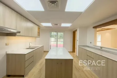 Villa para arrendamento em The Lakes, Dubai, EAU 3 quartos, 223 m2 № 738194 - foto 4