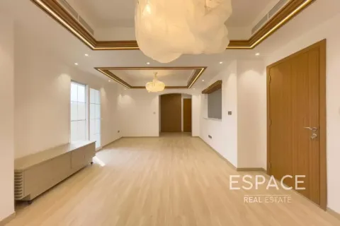 Villa para arrendamento em The Lakes, Dubai, EAU 3 quartos, 223 m2 № 738194 - foto 2