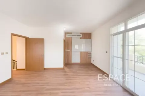 Villa para arrendamento em The Lakes, Dubai, EAU 3 quartos, 223 m2 № 738194 - foto 5
