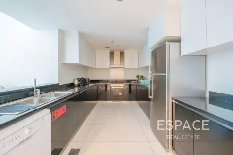 Apartament në DAMAC HEIGHTS në Dubai Marina, Emiratet e Bashkuara Arabe 3 dhoma gjumi, 181 m2. № 738524 - Foto 4