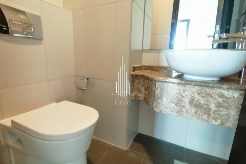 Apartment in Al Khalidiya, Abu Dhabi, UAE 2 bedrooms, 123.9 sq.m. № 563578 - photo 15