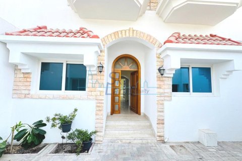 Villa Umm Suqeim, Dubaijā, AAE 4 istabas, 325 m2 Nr. 650555