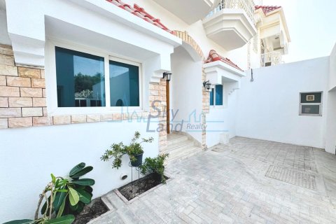 Villa til leie i Umm Suqeim, Dubai, Emiratene 4 soverom, 325 kvm Nr. 650555 - Foto 12
