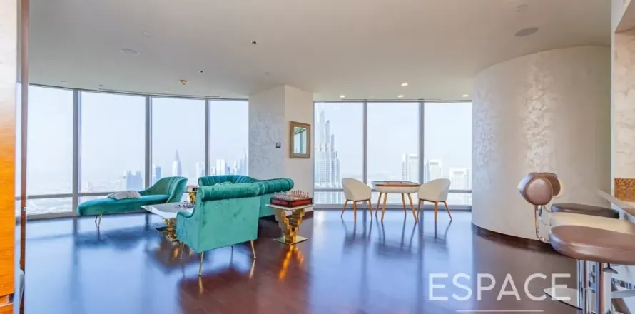 Apartamento en Downtown Dubai (Downtown Burj Dubai), Dubai, EAU 3 dormitorios, 247 m² № 738507
