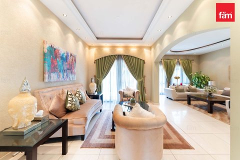 Vila di Dubai, UEA 5 kamar tidur, 540 m2 nomor 738876 - foto 4
