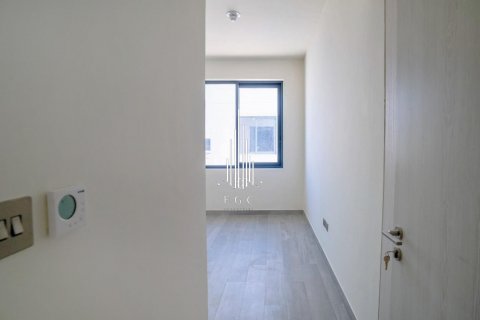 Rijtjeshuis te koop in Yas Island, Abu Dhabi, VAE 3 slaapkamers, 162.8 vr.m., nr 458066 - foto 13