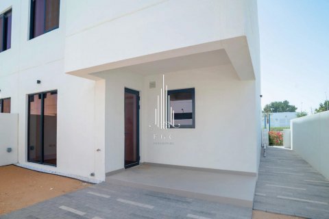 Rijtjeshuis te koop in Yas Island, Abu Dhabi, VAE 3 slaapkamers, 162.8 vr.m., nr 458066 - foto 4