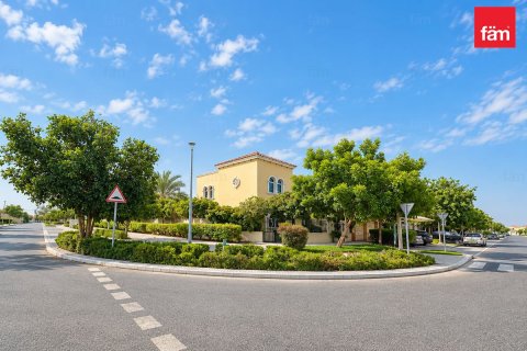 Villa asukohaga Dubai, AÜE: 5 magamistoaga, 767.7 m² Nr 763502