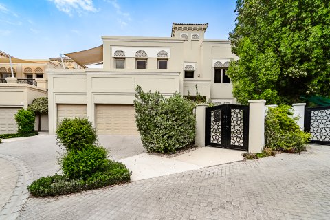 Villa a Al Wasl, Dubai, EAU 6 camere da letto, 1181 mq. № 734232