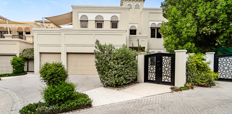 Villa à Al Wasl, Dubai, EAU: 6 chambres, 1181 m2 № 734232