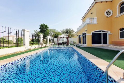 Vila u gradu Jumeirah Park, Dubai, UAE 5 spavaće sobe, 670 m2 Br. 663182