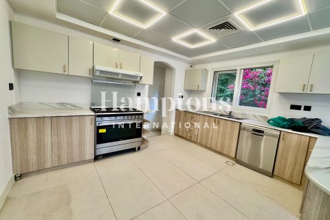 Вилла в Meadows, Дубай, ОАЭ 5 спален, 552.959м2 № 696614