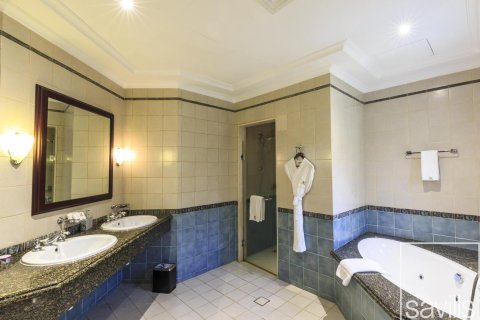 Vilă de închiriat în Palm Jumeirah, Dubai, EAU 4 dormitoare, 622.36 mp. №747506 - poză 13