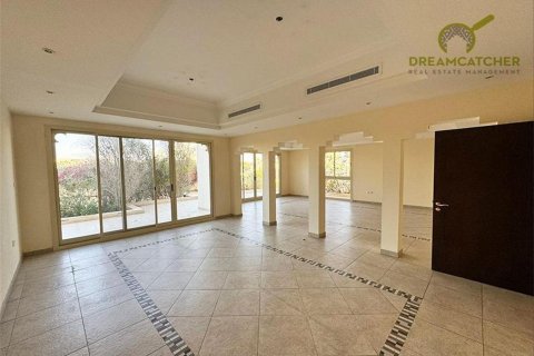 Vila v Al Hamra Village, Ras Al Khaimah, SAE 4 ložnice, 462.9 m² Č.: 512573 - fotografie 2