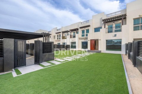 Villa asukohaga Al Quoz, Dubai, AÜE: 5 magamistoaga, 505.49 m² Nr 762413