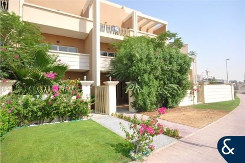 Māja Jumeirah Village Circle, Dubaijā, AAE 4 istabas, 365 m2 Nr. 697741