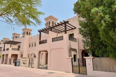 Casa urbana em Ras Al Khaimah, EAU 4 quartos, 251 m2 № 734907