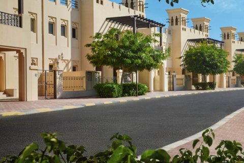 Radový dom v Ras Al Khaimah, SAE 4 spálne, 251 m2 č. 734907 - Fotografia 10